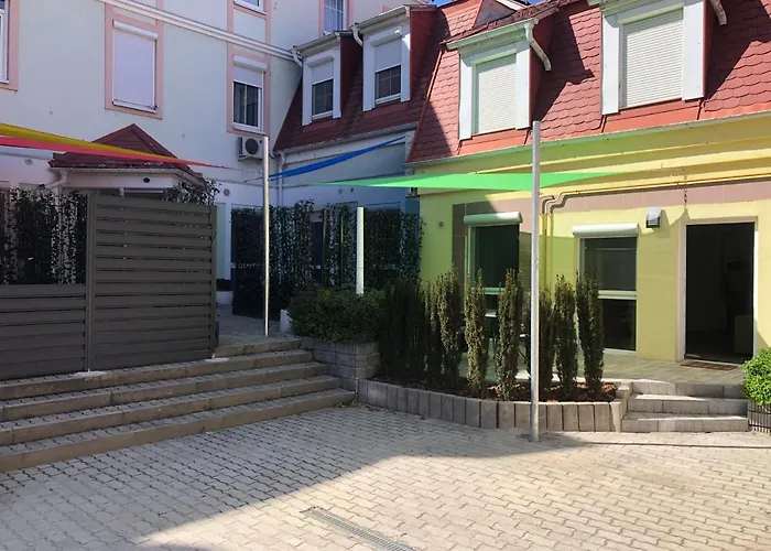 La Bella Centrum Kek Zoeld Хевиз